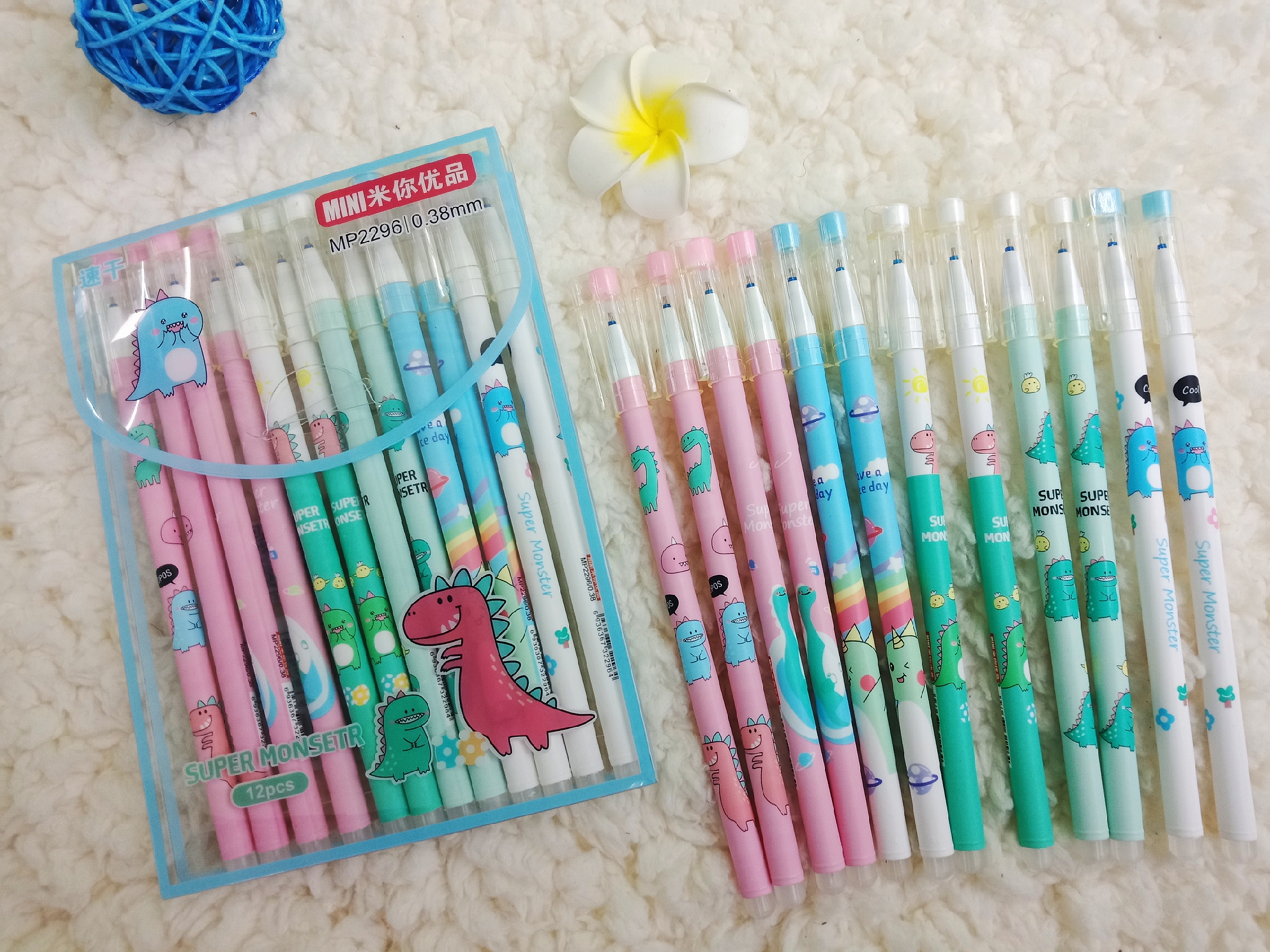 Erasable pen for grade 3-6 pupils use Magic easy to erase neutral pen crystal blue carbon black 0.38mm ink pen details Picture