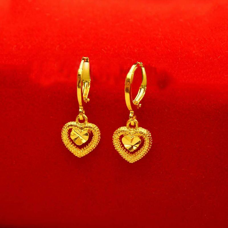 【 Long-lasting and non-fading 】 Vietnamese sand gold earrings, feminine and trendy small accessories, sexy stud earrings, mom earrings Application Scenario