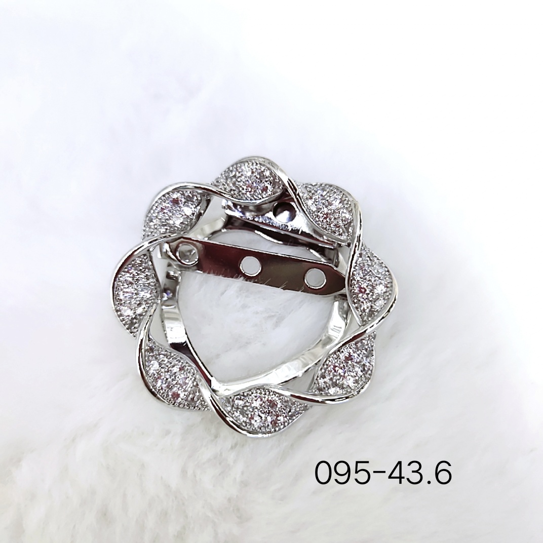 Simple and fashionable dual-purpose silk scarf buckle