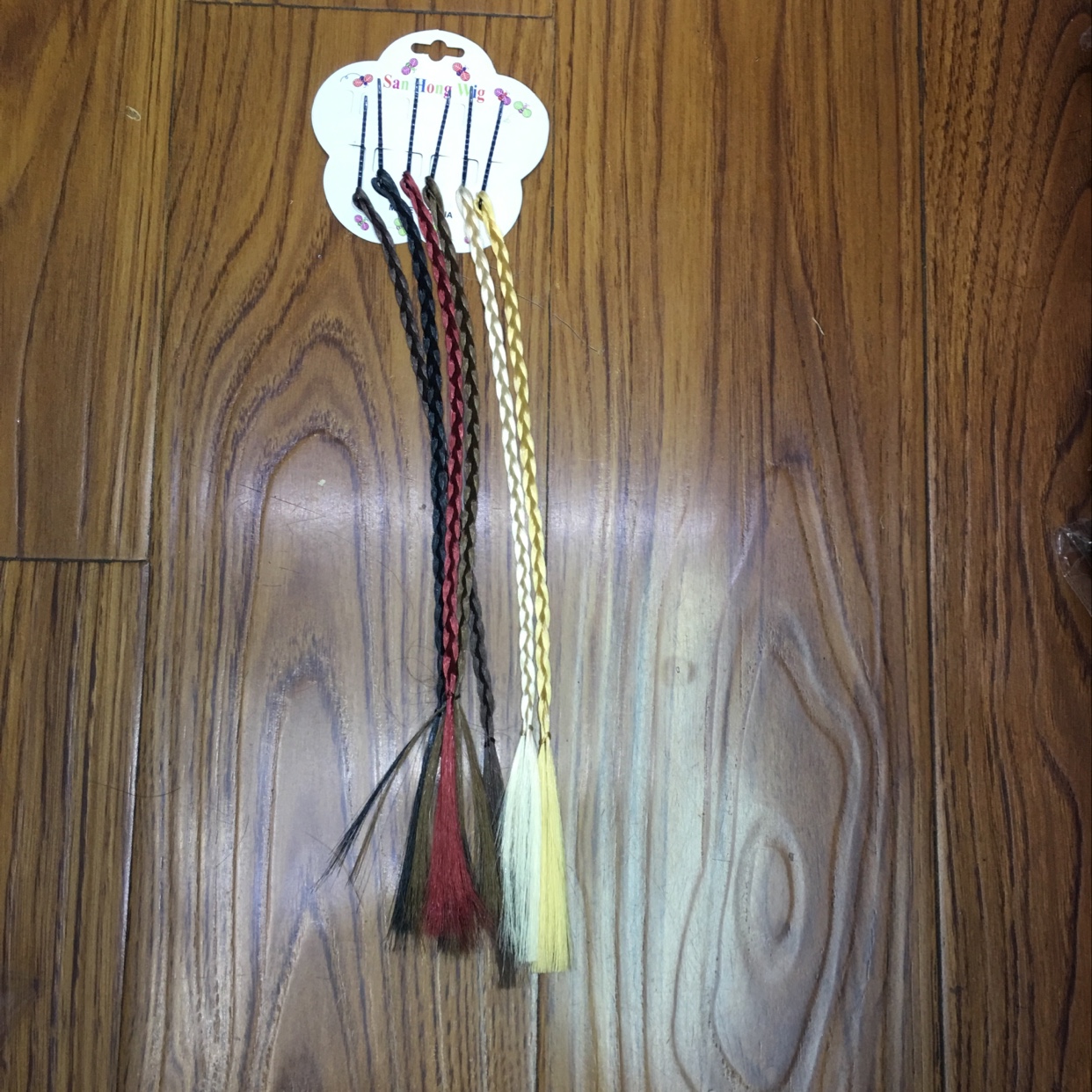 一字夹深色辫子