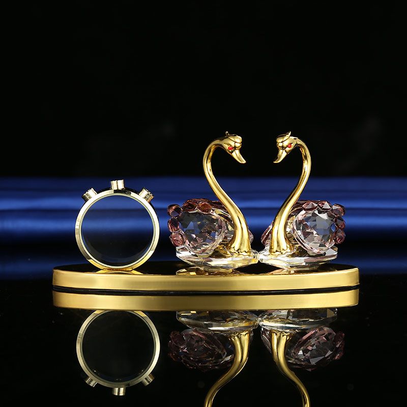 كانت البلورات المبدعة، التي كانت تزخر بعطور البجعة البلورية Specification image