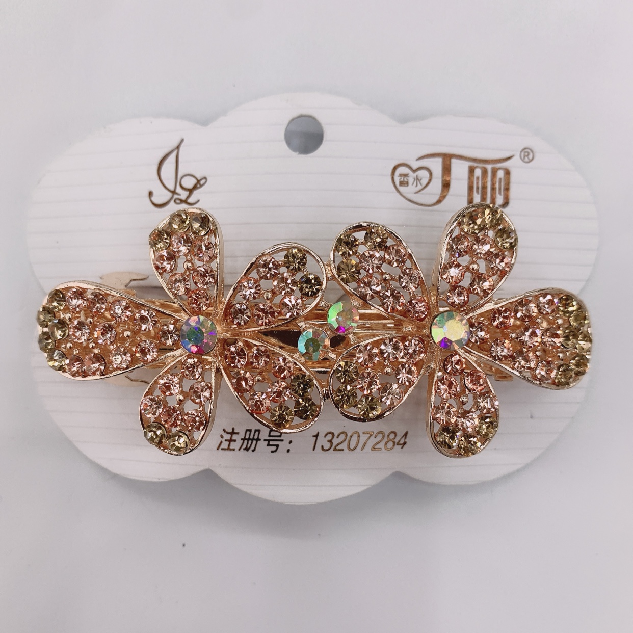 Manufacturers direct selling, quality assurance. Eight centimeters full drill big hairpin, fashionable joker spring clip. High quality full diamond ornament, fashionable modelling, make you coruscate charming glamour. thumbnail