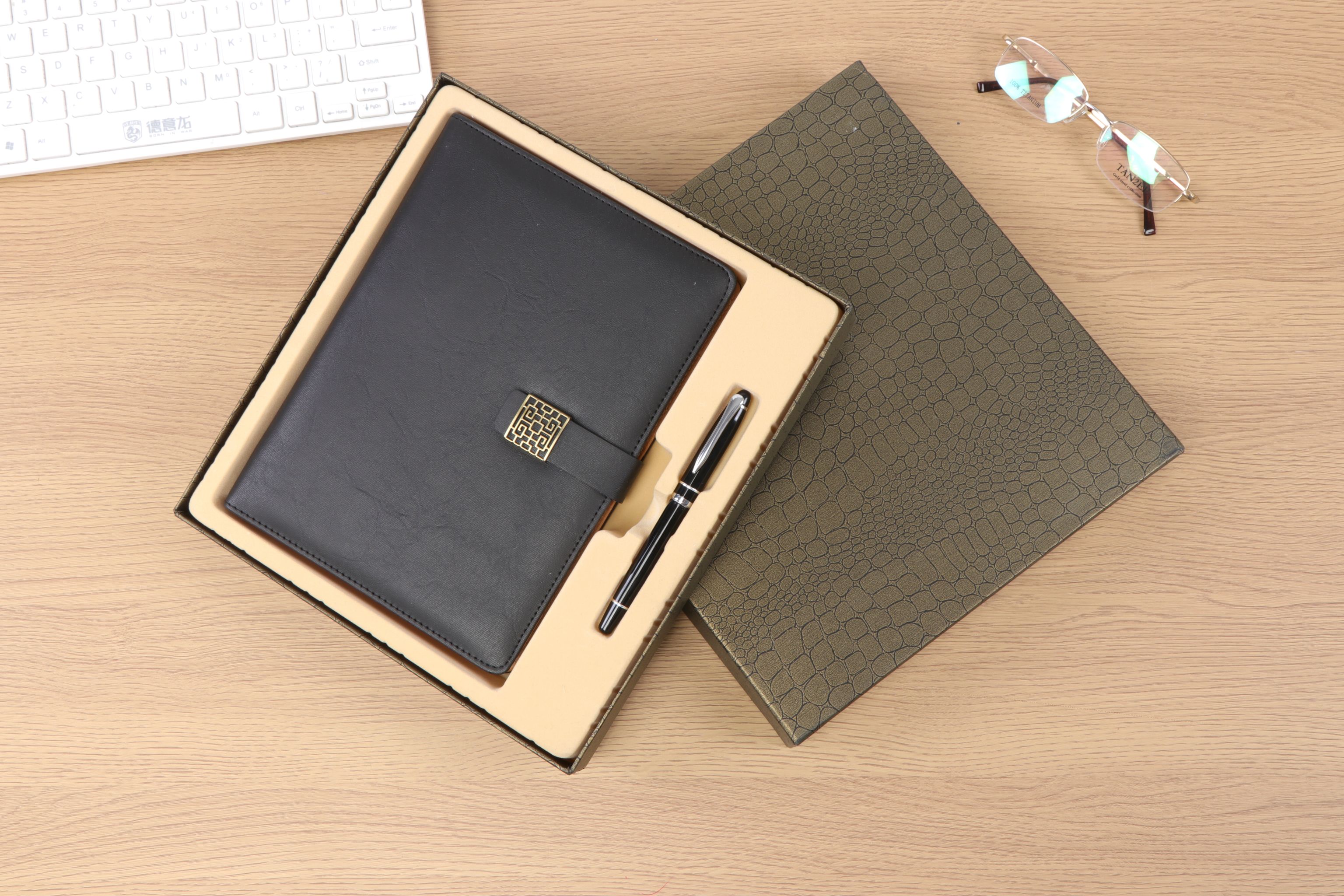 High - grade gift box containing business notepad, can be customized LOGO thumbnail