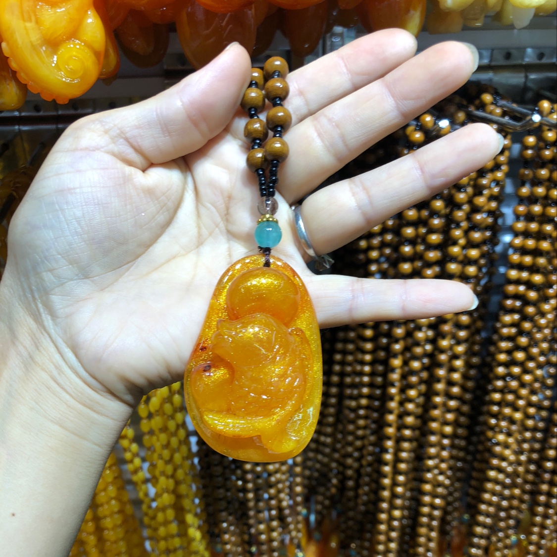 核木流金蜜蜡元宝鱼图