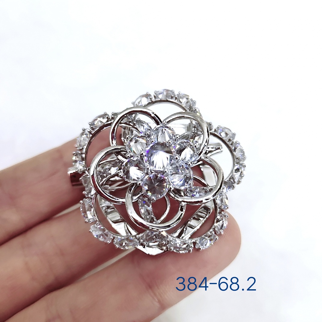 Fashionable dual-purpose silk scarf buckle