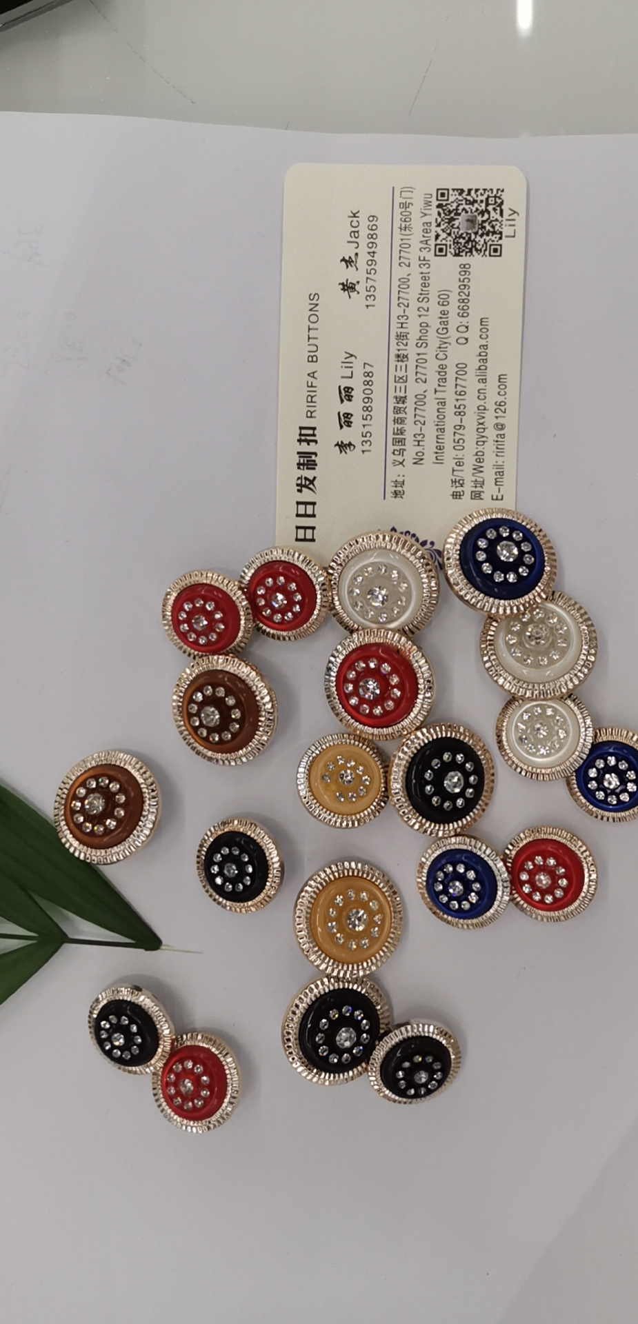 27700 厂家直销服装辅料钮扣.树脂纽扣。。。。。详情图2