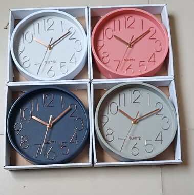 Circular wall clock