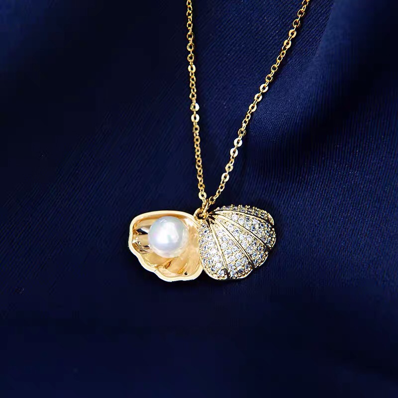 Exquisite pearl and shell necklace