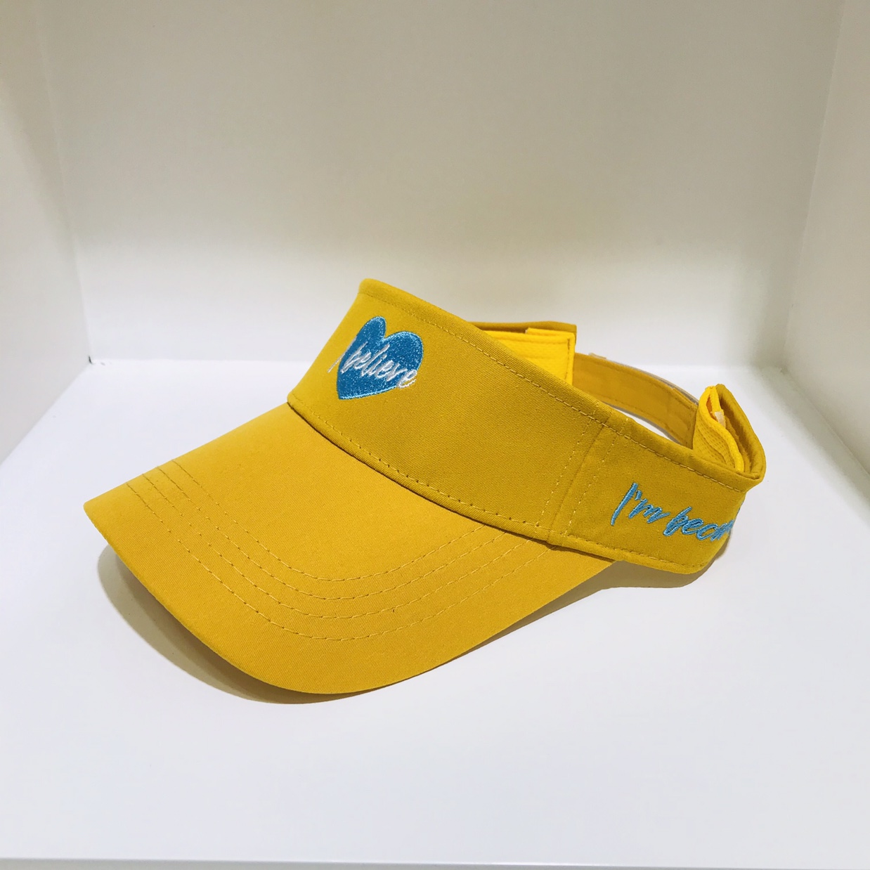 Heart Empty Hat Sun Hat Application Scenario
