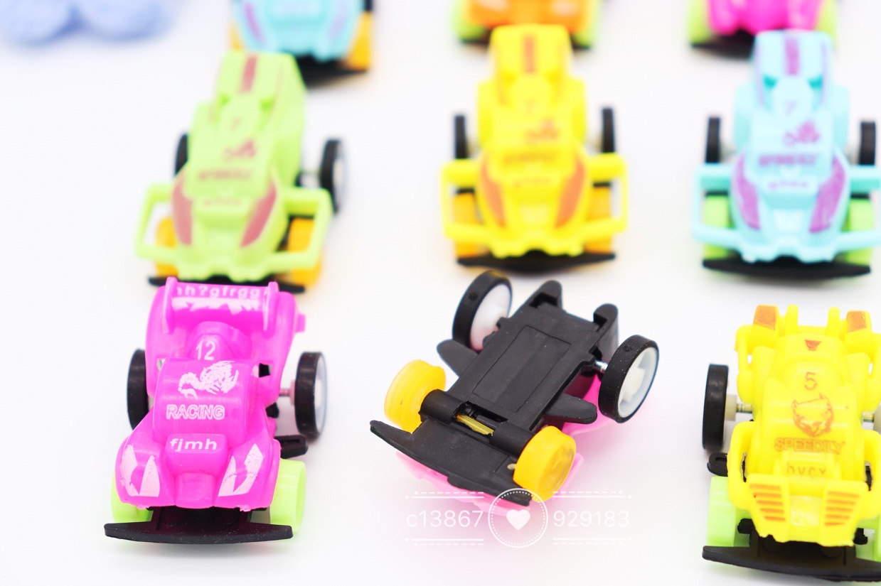 Colorful rebound racing car, children's plastic toy gift, Gashapon party toy Application Scenario