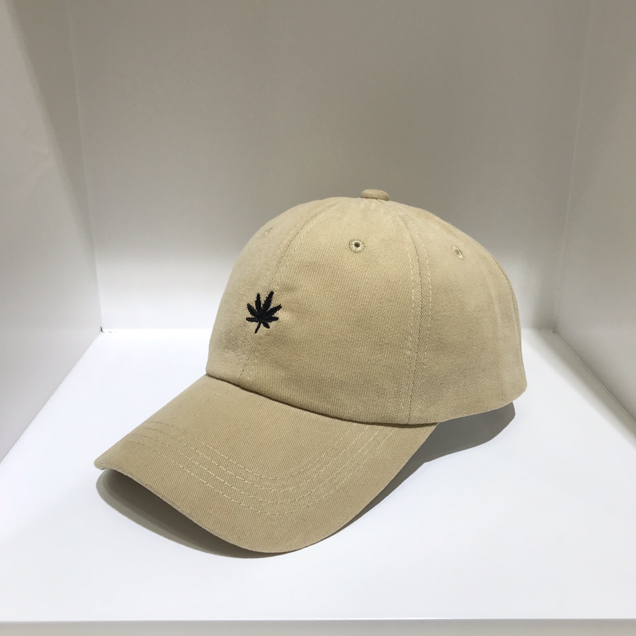Leaf Baseball Cap Duck Cap Application Scenario