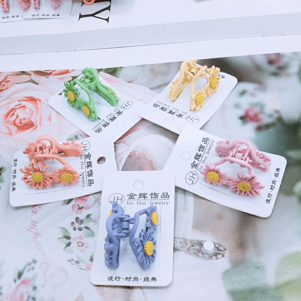 Wholesale of summer new hair accessories: Popular alloy matte sweet medium-sized Daisy hair clips and grippers