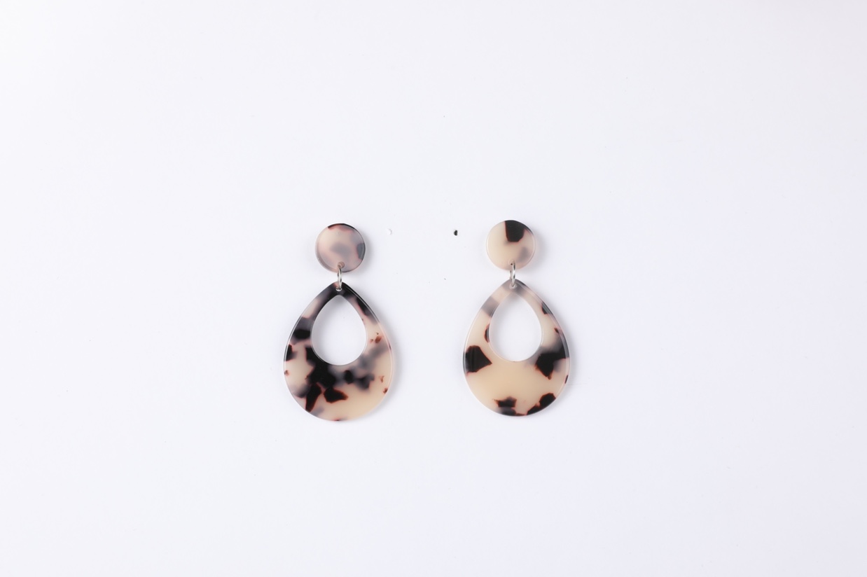 Korean waterdrop-cut board resin retro shell jewelry earrings stud earrings Hong Kong-style hollowed-out Billon -50 details Picture