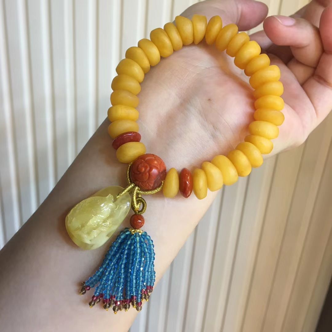 超美原创 天然磨砂蜜蜡饼子搭配南红 蜜蜡连年有余吊坠细节图