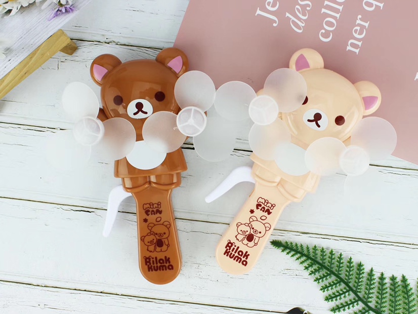 The hot-selling small-sized bear baby double-head hand-pressed fan and handheld mini fan are selling well at the street stall Application Scenario
