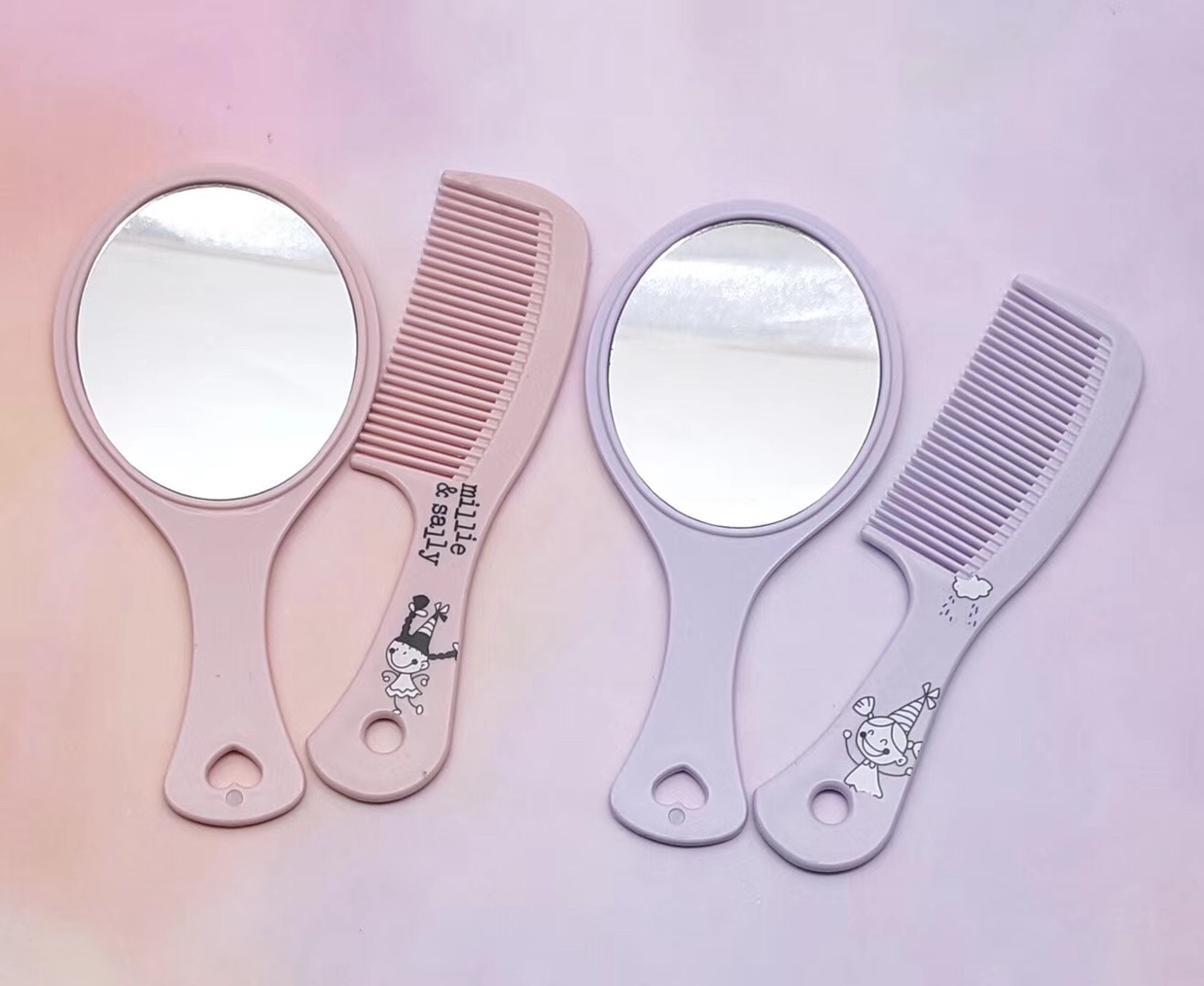 The small set of mirrors with combs and mirror combs come in a variety of styles, featuring cartoon covers and are popular and trendy items Specification image