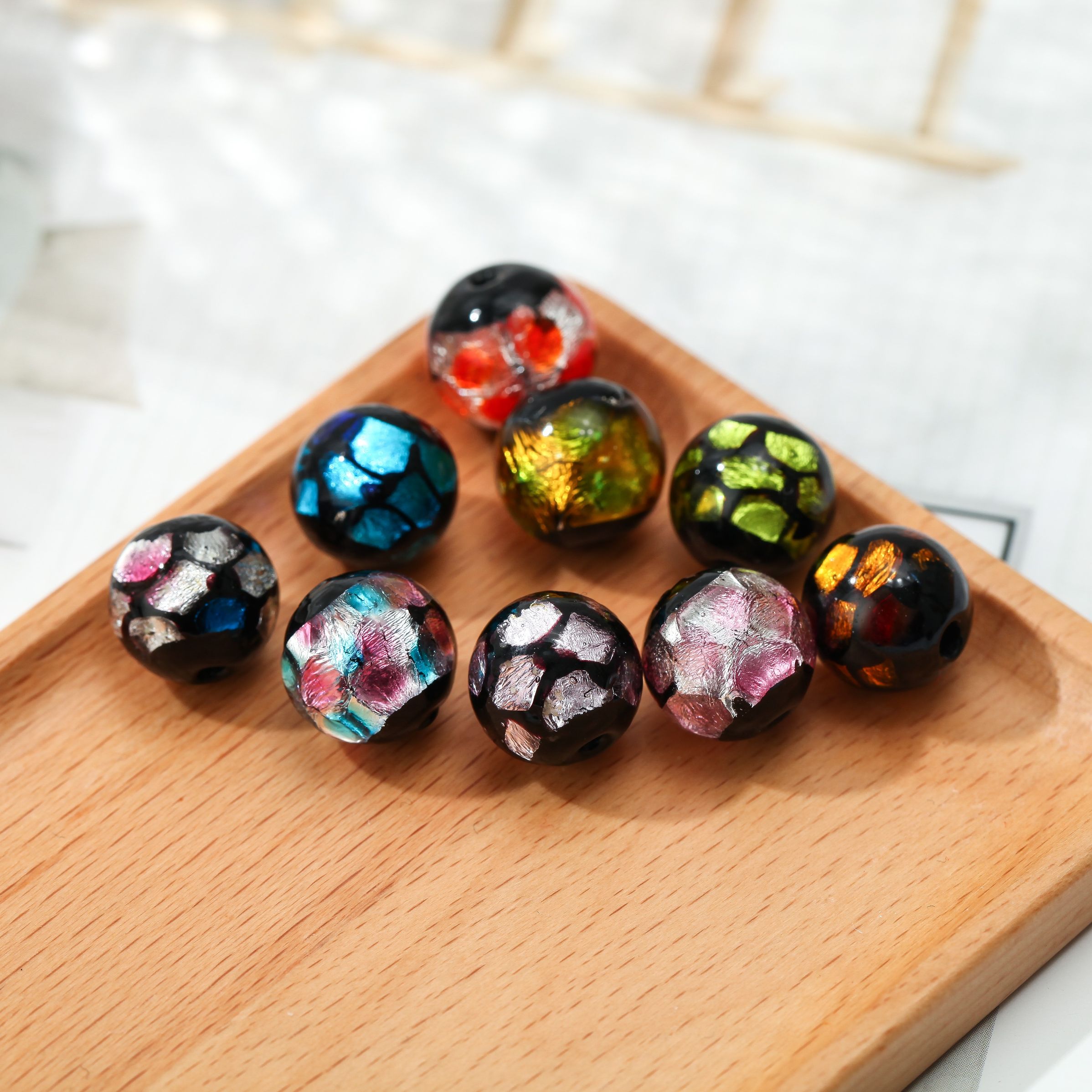 Japanese-style colored dot glass beads, interlocking beads, and colored foil beads diy bracelets, earrings, and accessories are custom-made by the manufacturer Application Scenario