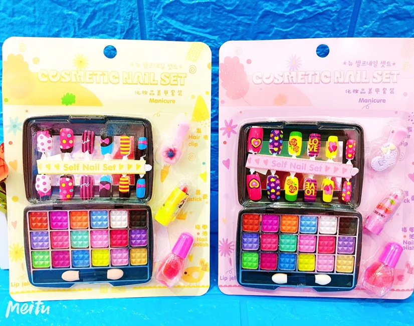 爆款2000化妆品套盒化妆品套装一个指甲片指甲油口红小发卷女宝宝们的最爱