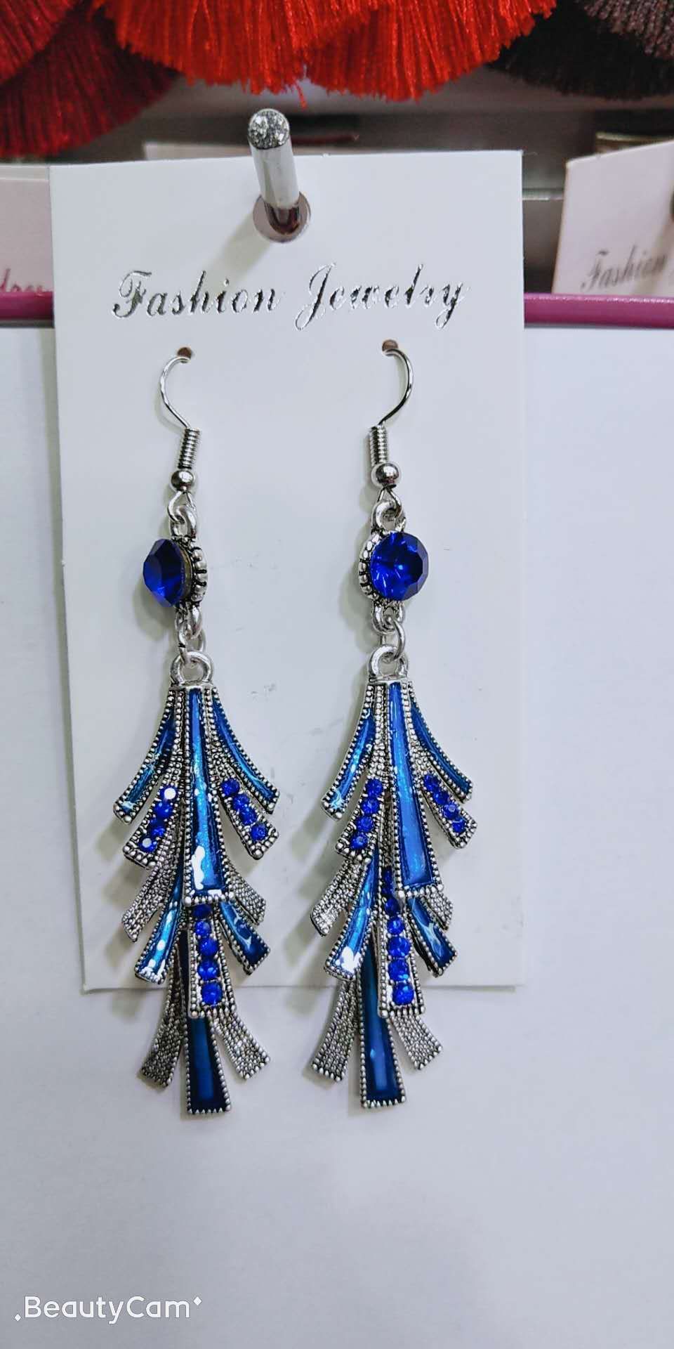 Fashionable, versatile, simple and elegant style, 66 Mia earrings, elegant and new details Picture
