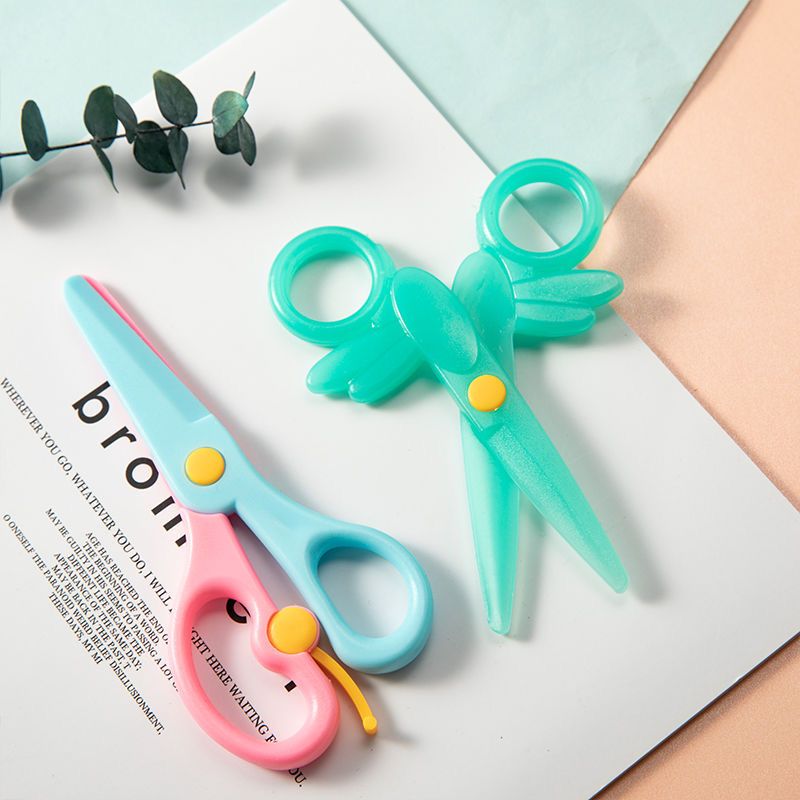 塑料剪刀  儿童剪刀 紫荆花学生剪刀  不伤手A01T学生剪刀白底实物图