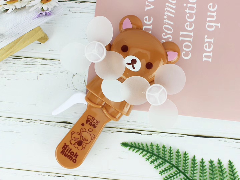 The hot-selling small-sized bear baby double-head hand-pressed fan and handheld mini fan are selling well at the street stall undefined