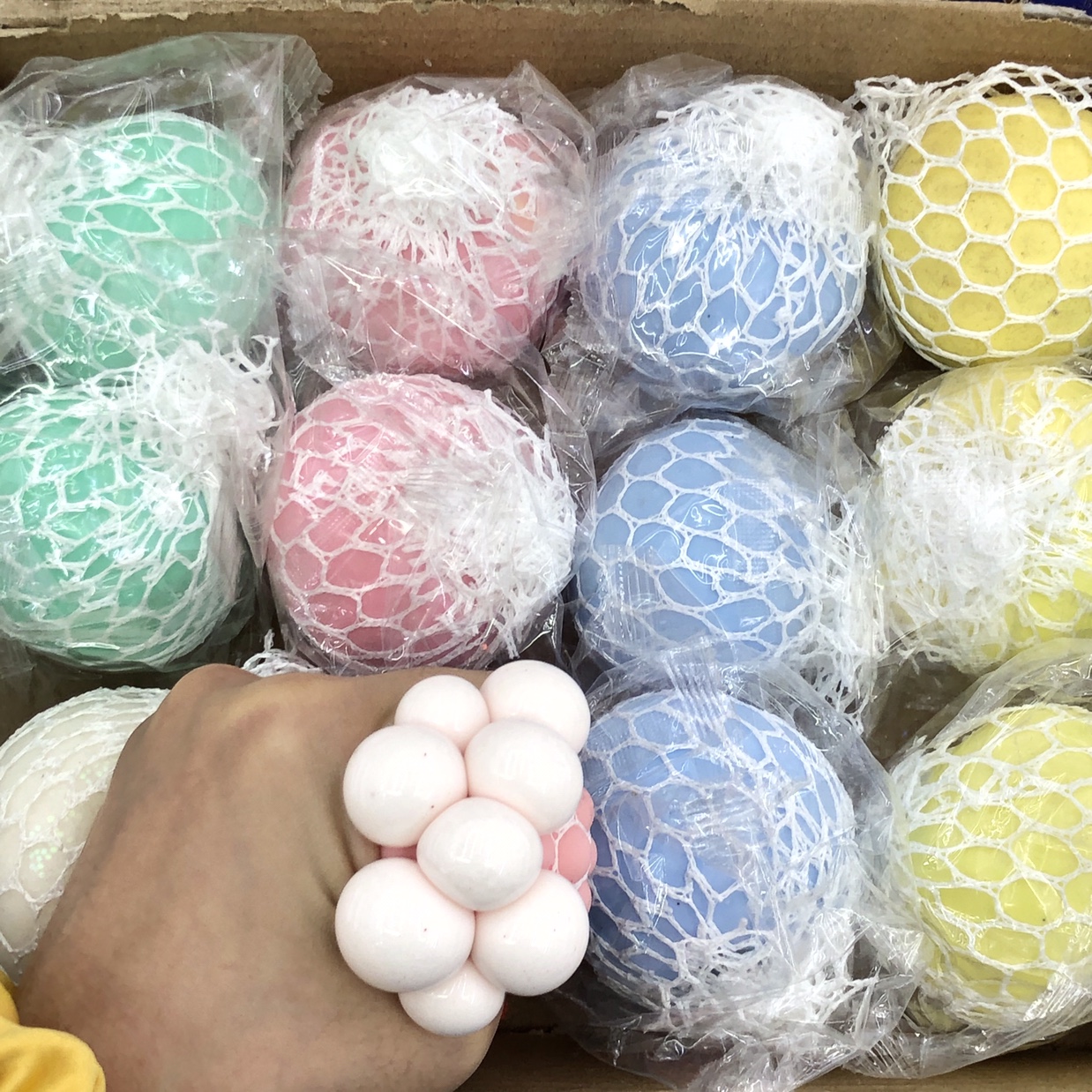6.0 White net super light flour ball decompression ball thumbnail