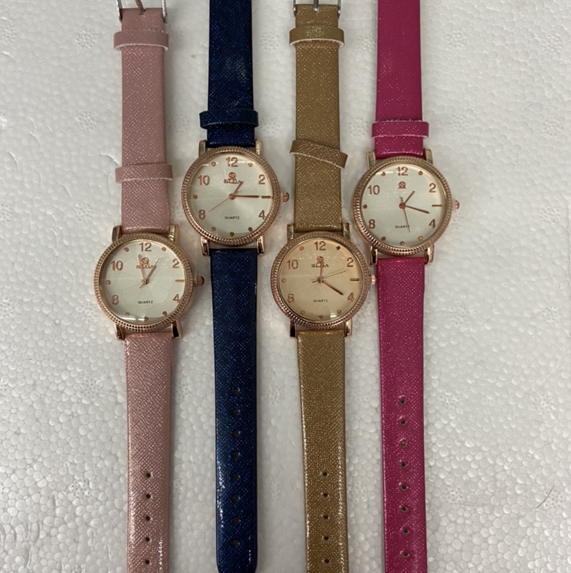 Trendy and fashionable women's leather strap watch details Picture