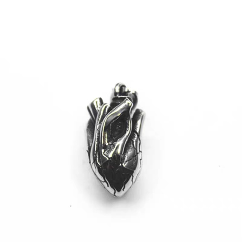 Japanese and Korean retro cool solid three-dimensional heart pendant, titanium steel trendy men's necklace, hip-hop personality pendant, sweater chain, stainless steel necklace full figure