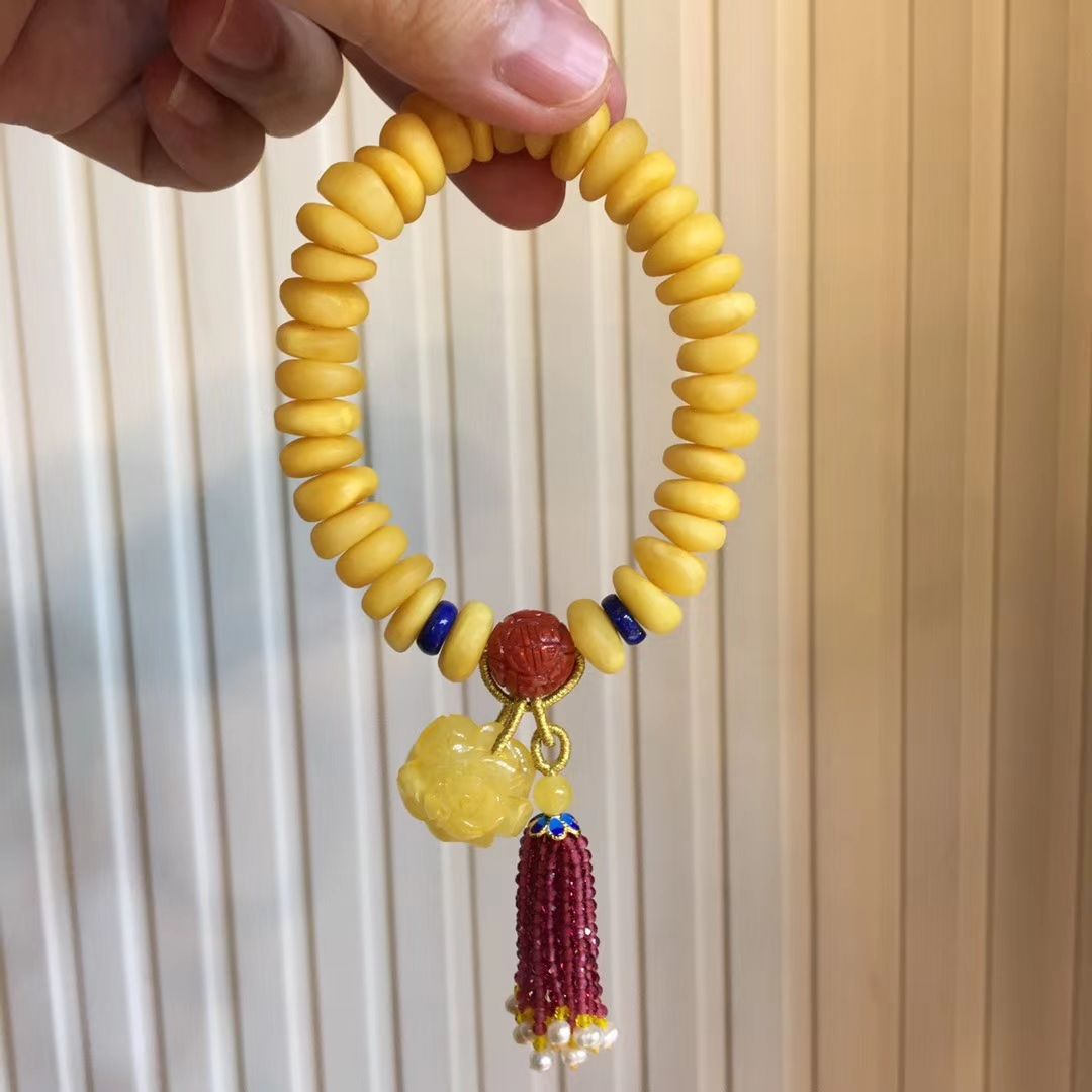 天然磨砂蜜蜡饼子搭配粉贝 蜜蜡牡丹花吊坠