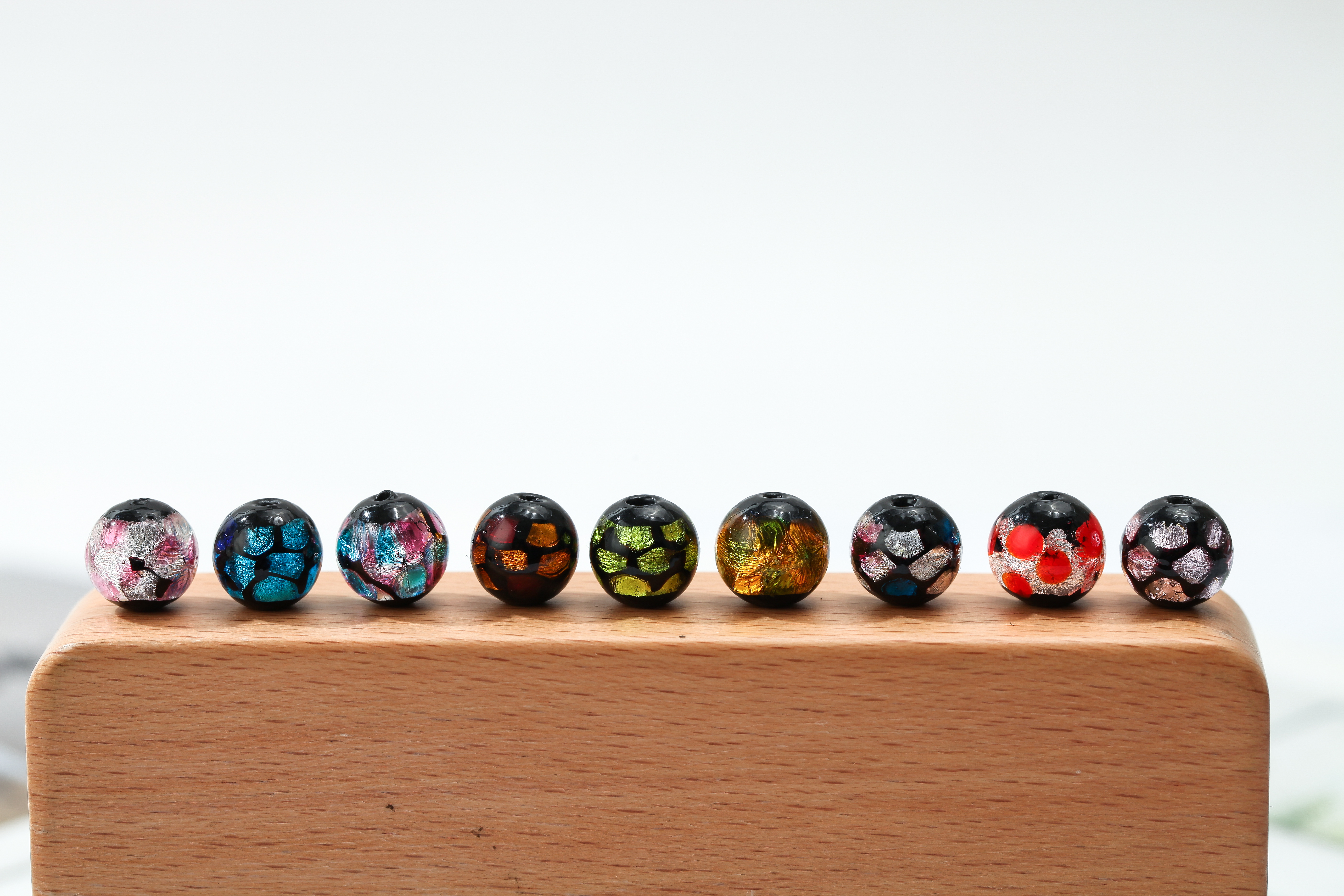 Japanese-style colored dot glass beads, interlocking beads, and colored foil beads diy bracelets, earrings, and accessories are custom-made by the manufacturer detail image 4