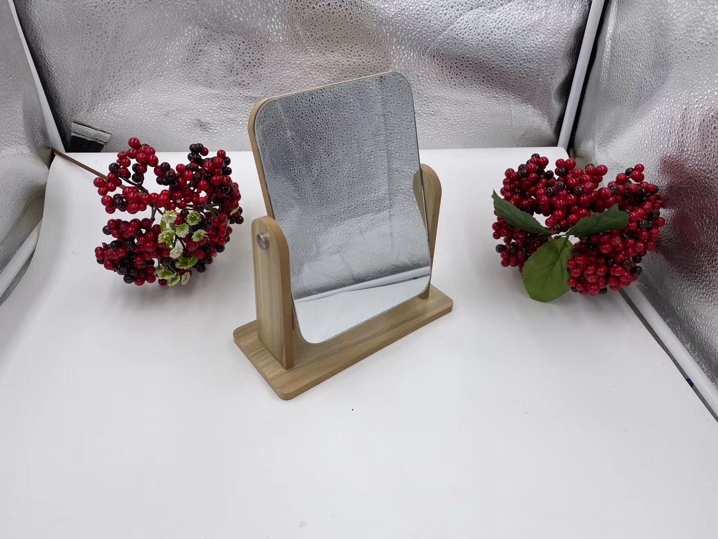 Small cosmetic mirror desktop portable detachable wooden dressing mirror rectangular trumpet thumbnail