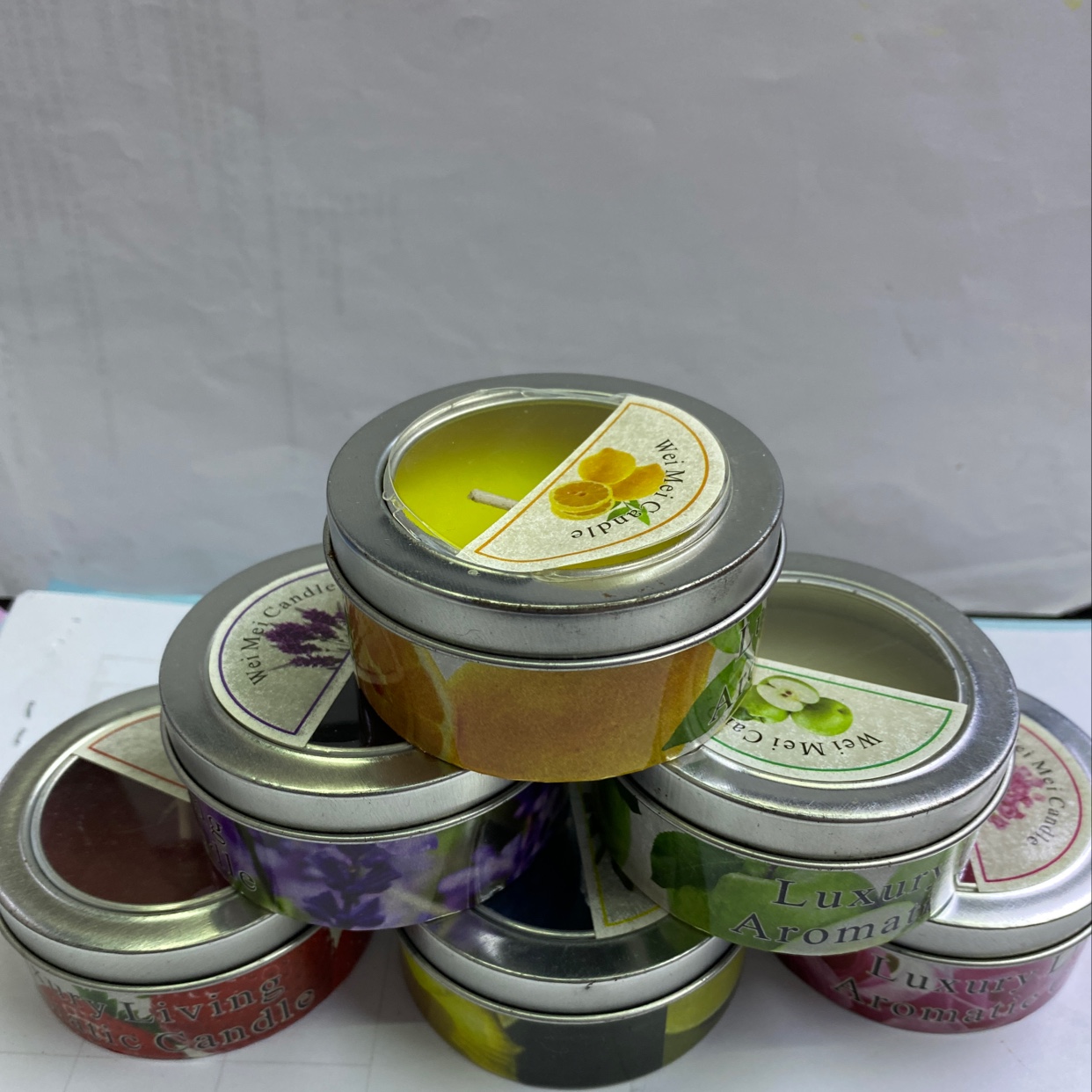 Tinplate with scented wax details Picture