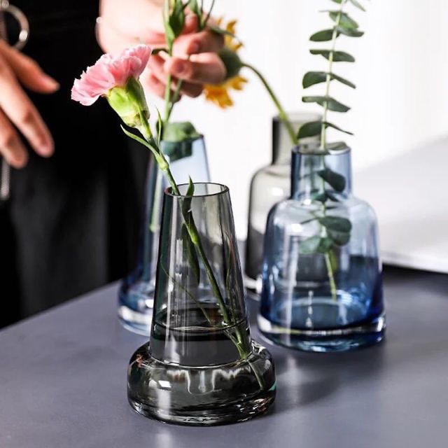 Modern, simple and fresh, small-mouthed transparent glass vases, single-stem flower counters, table flower arrangements, hydroponic flower vases, decorative ornaments, factory direct sales and wholesale Application Scenario