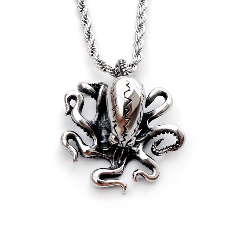 European and American retro octopus and octopus pendant titanium steel trendy men's necklace, powerful and fashionable sweater chain pendant full figure