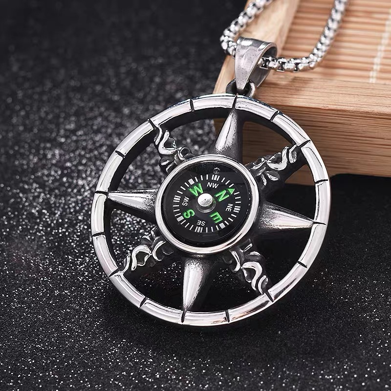 Korean version compass men's titanium steel necklace, Traveler's North Star pendant, a new trendy compass accessory