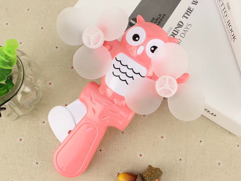 Hot-selling owl double-head mini hand pressure fans, hand-held hand pressure fans, and children's double-head hand pressure fans are selling well at street stalls undefined