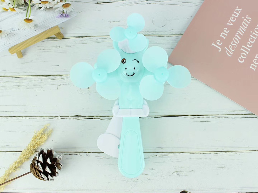 The three-head unicorn hand-pressed mini fan is selling well at the street stall undefined