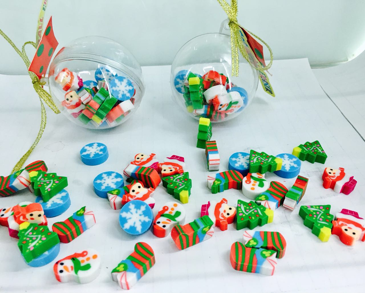 Cartoon Cute Christmas ball eraser student prize thumbnail