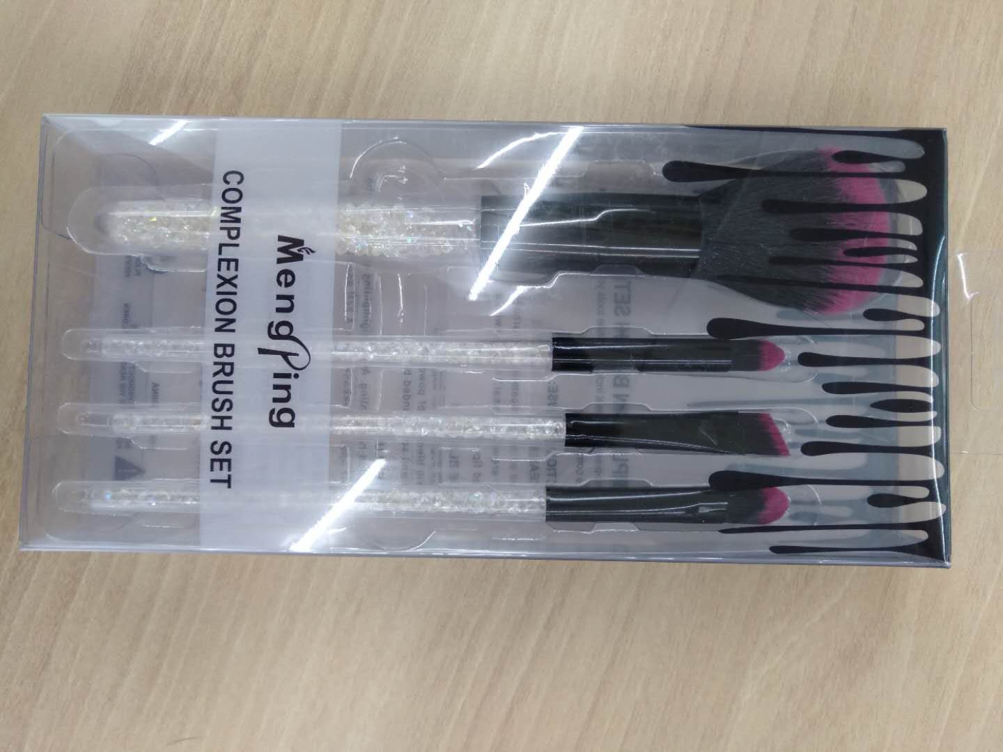 4 sets of brush, loose powder, eyeshadow brush and makeup tools details Picture