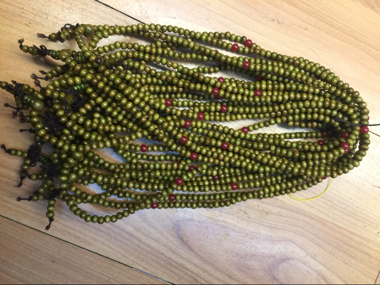108 beads of 6-millimeter green sandalwood details Picture