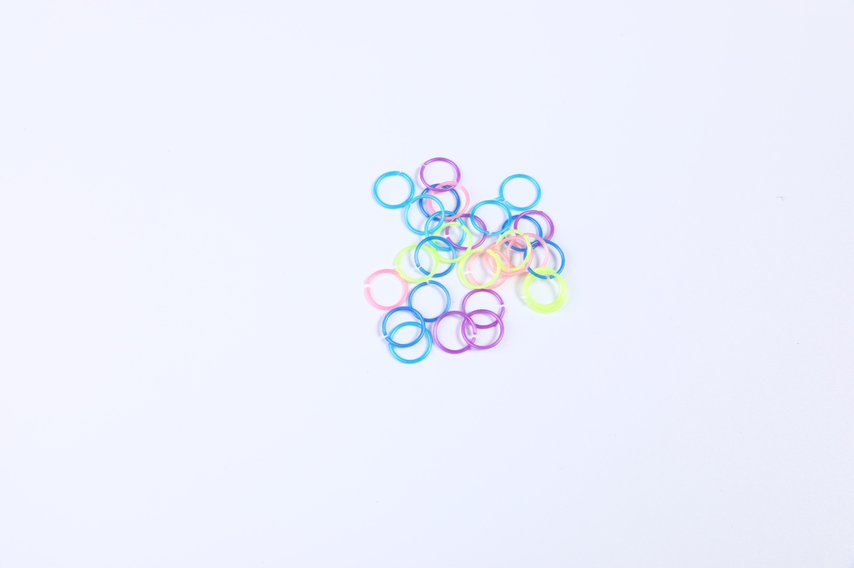 Plastic ear rings, anti-allergy men's earrings, ear bone ring, circle, student invisible Billon -02 Application Scenario