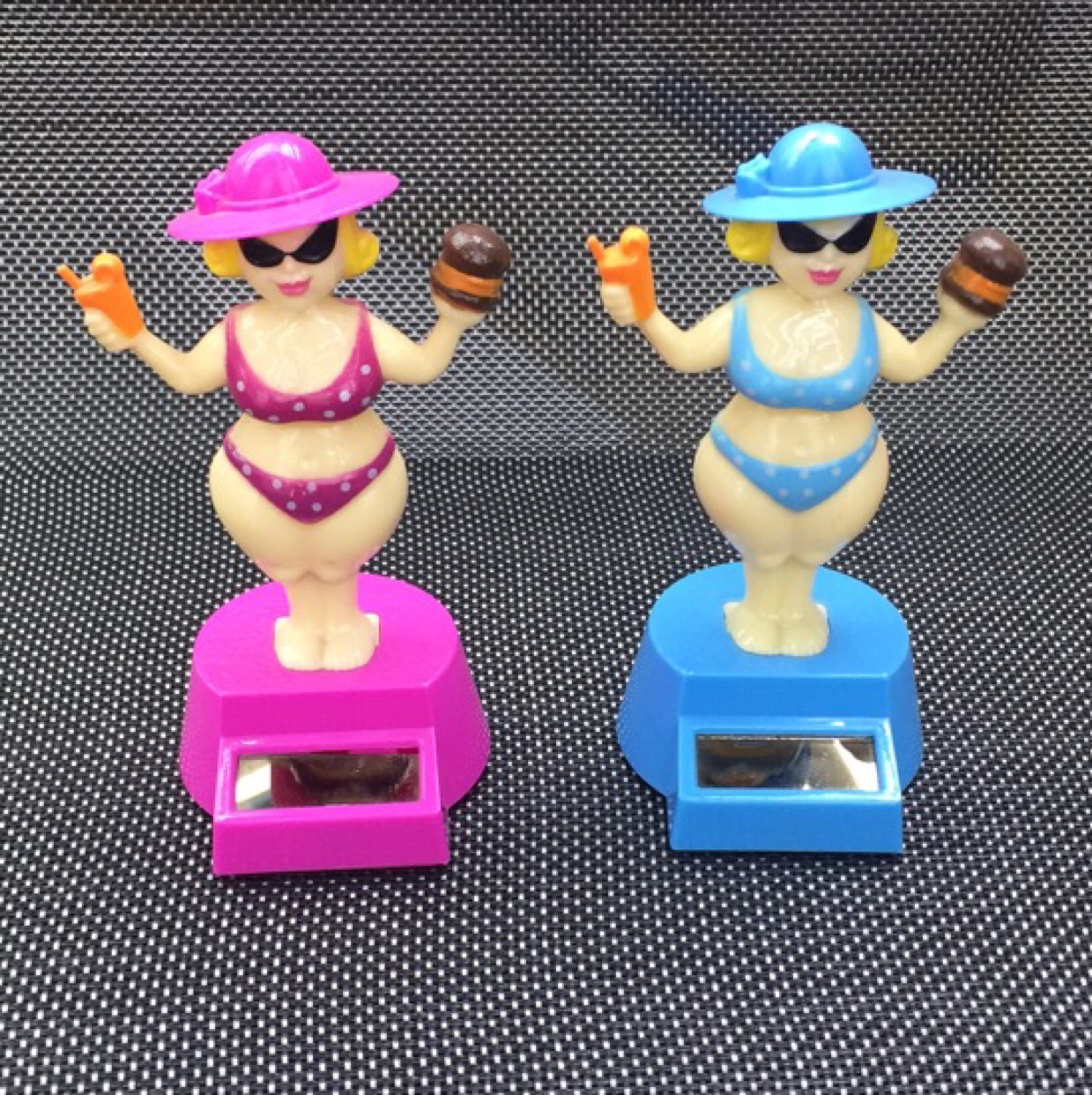 太阳能车上摆件（比基尼美女）新款太阳能车载摆件中控台汽车摆件