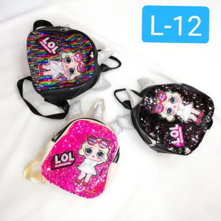 The 2020 new PU sequined children's backpack is cute and surprising. It features a sequined small schoolbag and a cartoon backpack for kindergartens