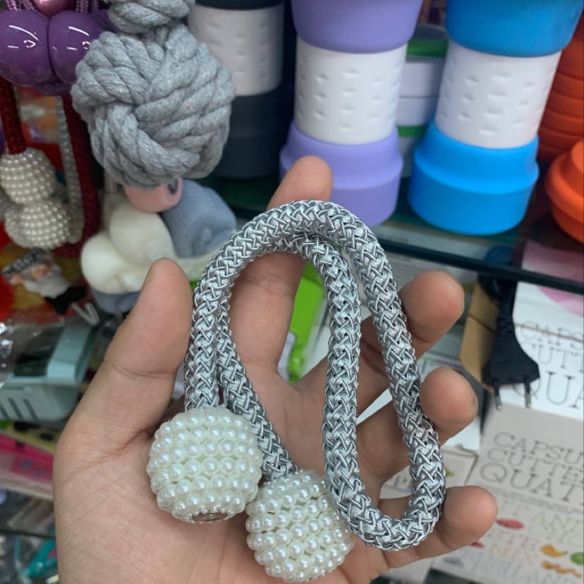 磁性窗帘扣窗帘绑带。