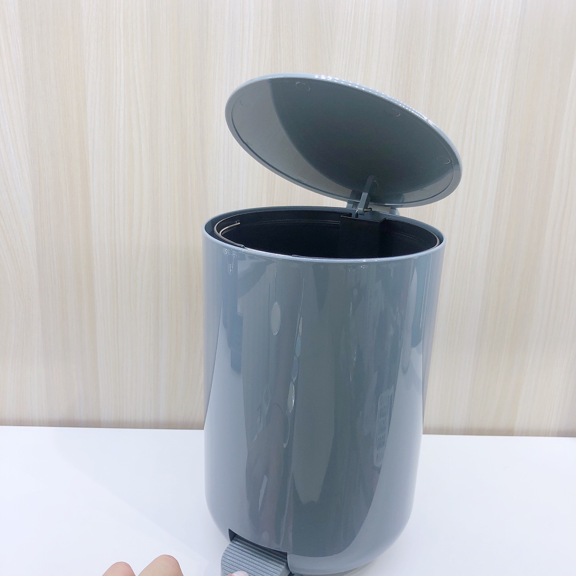 宁波恺丽家居科技有限公司浴室用塑料脚踏垃圾桶详情图1