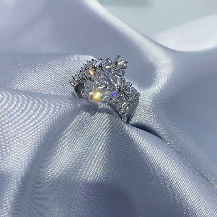 Stylish cubic zircon ring