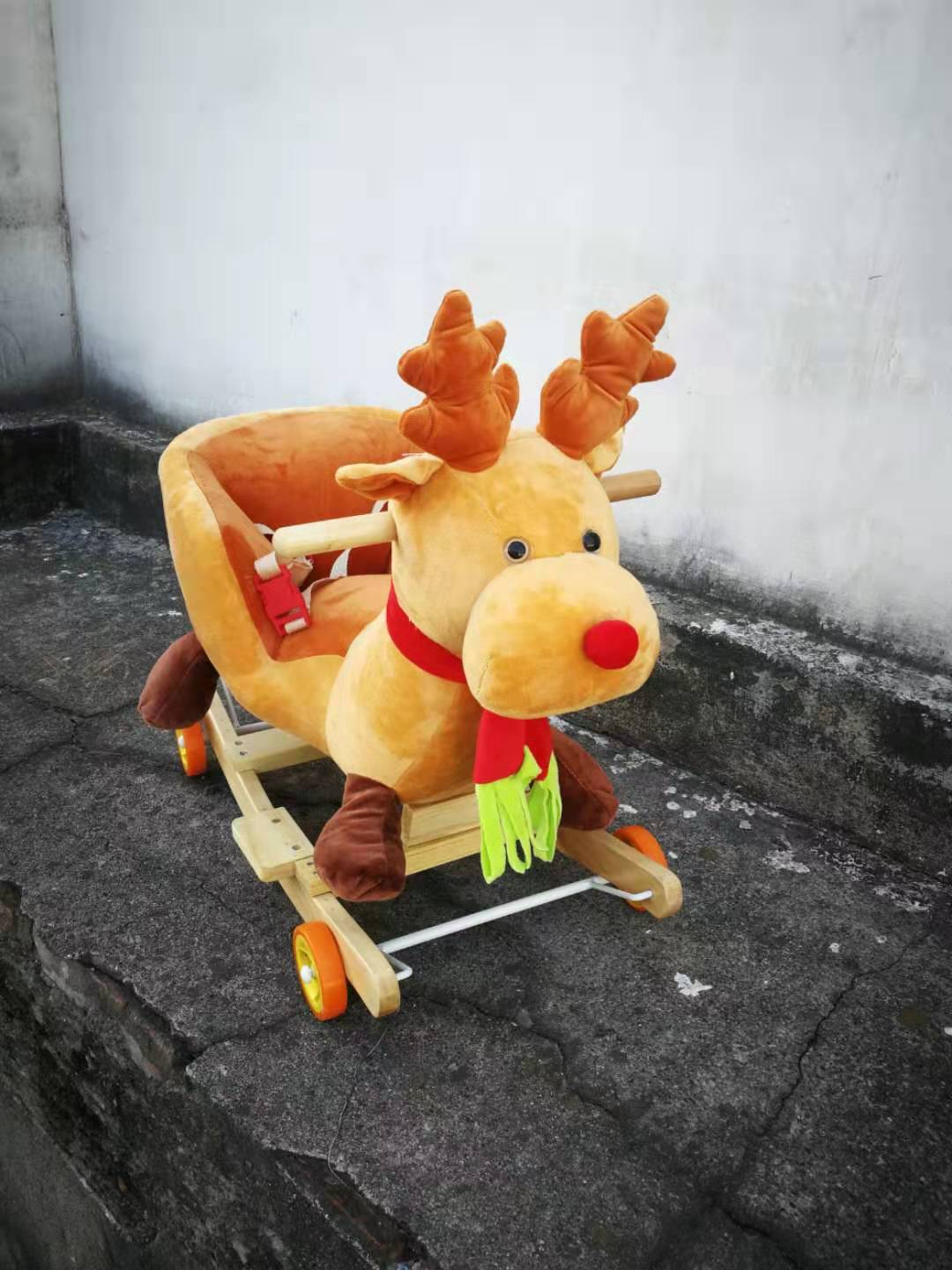 宝宝玩具车礼物2用毛绒摇摇椅质优价廉量多价格面议