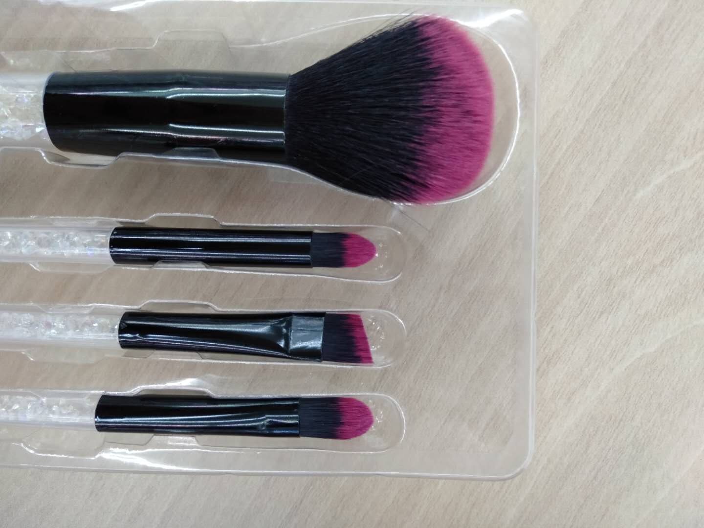 4 sets of brush, loose powder, eyeshadow brush and makeup tools