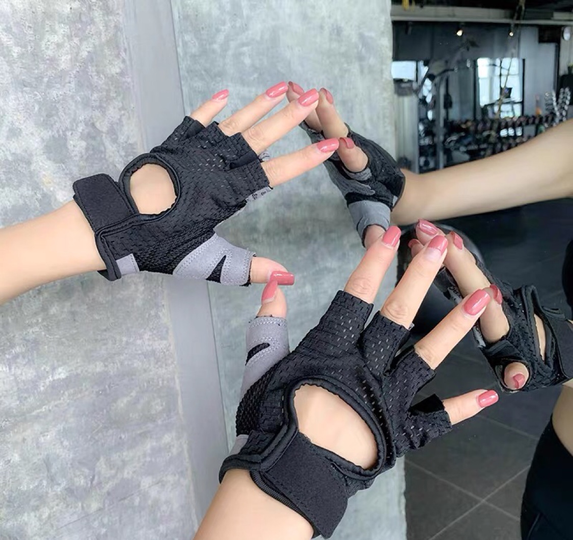 Net Red Half Palm Thick Sports Gloves Women's Fitness Half Finger Gloves Non-Slip Weight Iron Outdoor Cycling Gloves Tide Application Scenario