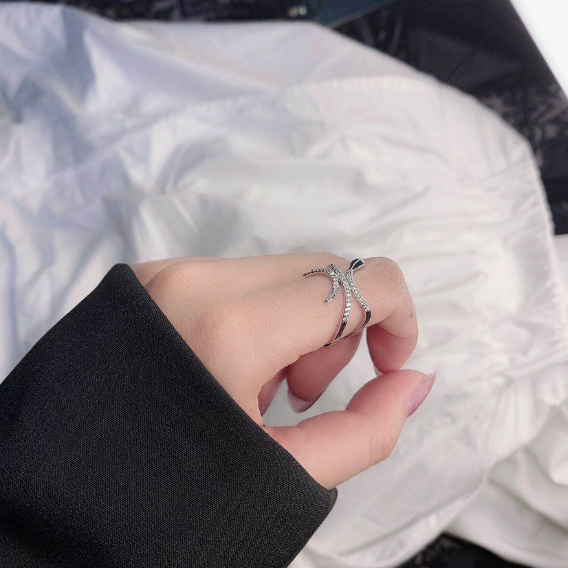 Trendy ring